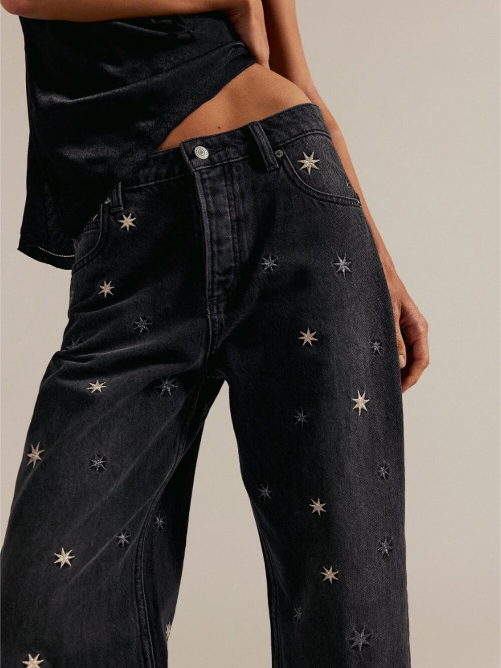 🆕 FREE PEOPLE Deep Trance Shine Embroidered Boyfriend Jean / Starry Combo